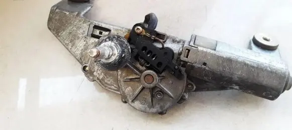 Volvo S40, V40 Rear window wiper motor 0390201529