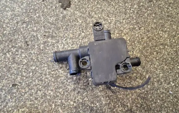 Mercedes-Benz Vito Viano W639 Coolant heater control valve 