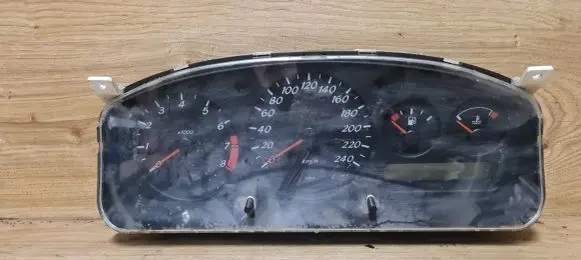 Nissan Primera Speedometer (instrument cluster) 88458015