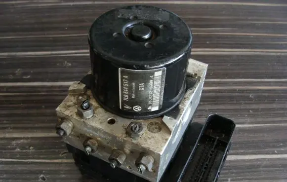 Volkswagen Touareg I ABS Pump 7L0614517A
