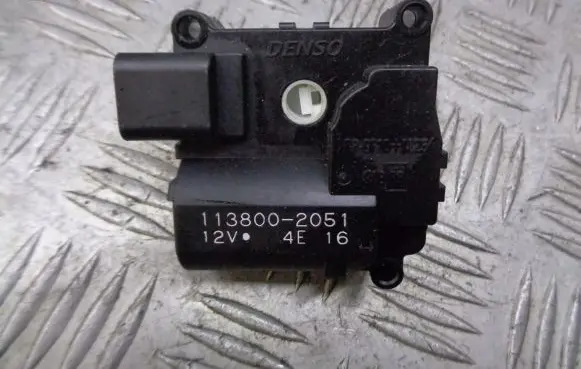 Toyota Avensis T250 A/C air flow flap actuator/motor 113800-2051
