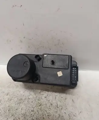 Volkswagen Golf III Central locking vacuum pump 1H0962257