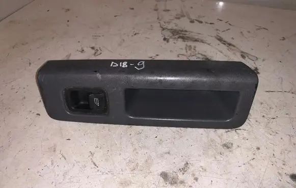 Volvo V50 Electric window control switch 8679477 D189