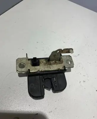 Volkswagen Polo Tailgate/trunk/boot lock/catch/latch 6Q6827505B