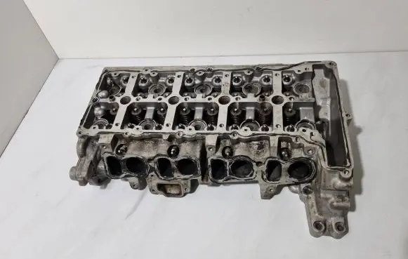 BMW 3 GT F34 Engine head 7810465 781046503 15031490
