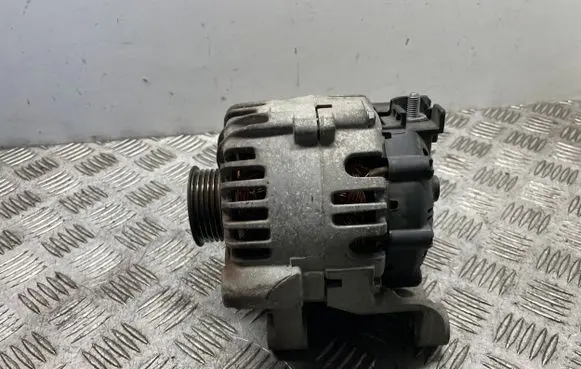 Toyota Avensis T270 Generator/alternator 8574045