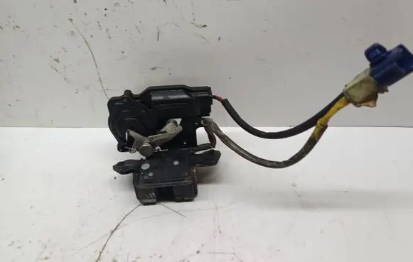 Loading door lock