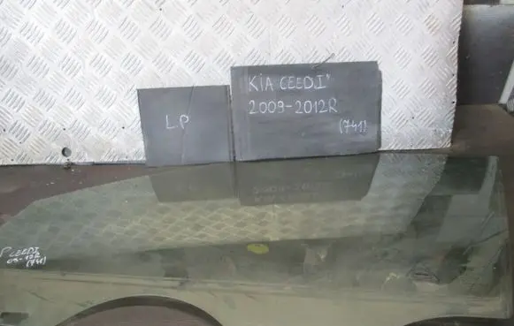KIA Ceed Rear door window glass 57M93AS2