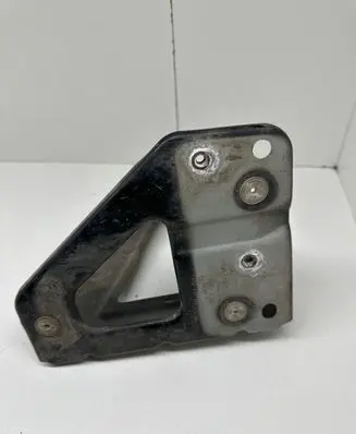 Audi A6 S6 C6 4F Fender mounting bracket 4F0821135 ALM008S109