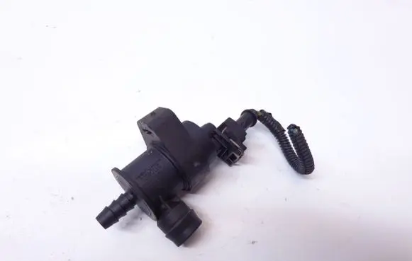 Volvo C70 Vacuum valve 31104896