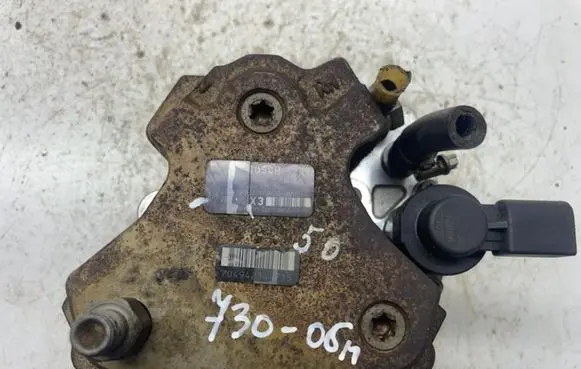 BMW 7 E65 E66 Fuel injection high pressure pump 7798333