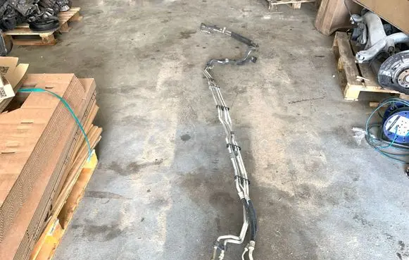 Chrysler Pacifica Air conditioning (A/C) pipe/hose 68239272AA