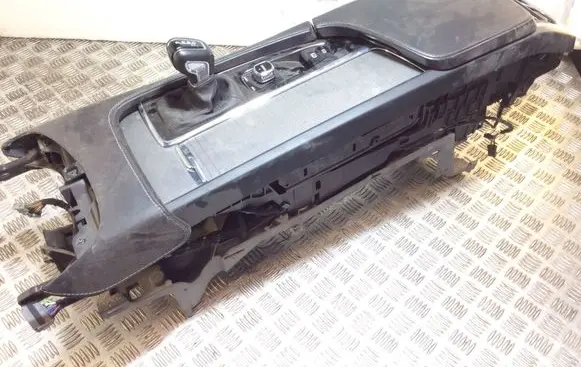 Volvo XC90 Glove box central console 