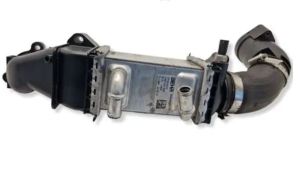 Volkswagen Polo V 6R Intercooler radiator DF524003 04B145749K