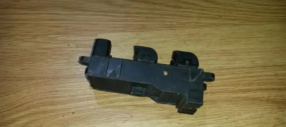 Nissan Primera Electric window control switch