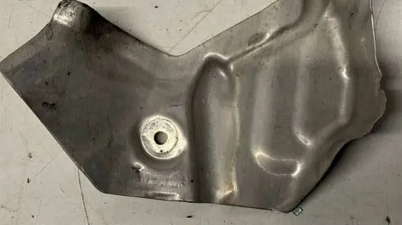BMW 5 F10 F11 Heat shield in engine bay 7233901