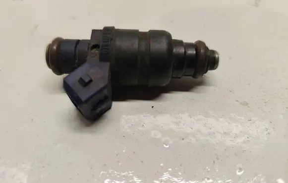 Audi A6 S6 C5 4B Fuel injector 078133551l