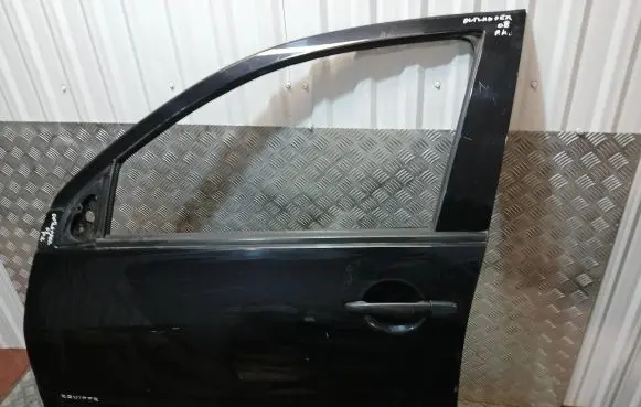 Mitsubishi Outlander Front door