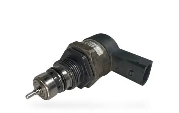 Volkswagen PASSAT CC Fuel pressure regulator 057130764AB 0281006075