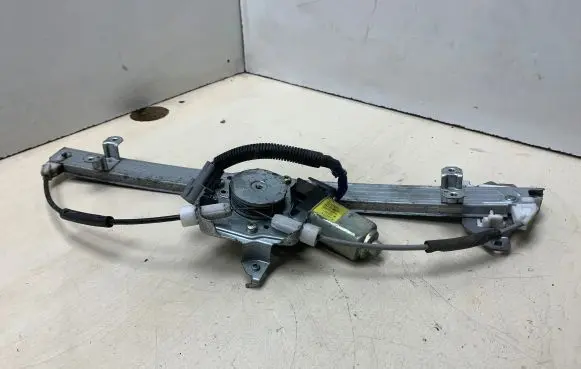 Nissan X-Trail T30 Front window lifting mechanism without motor 807318H301 0164707B 31210