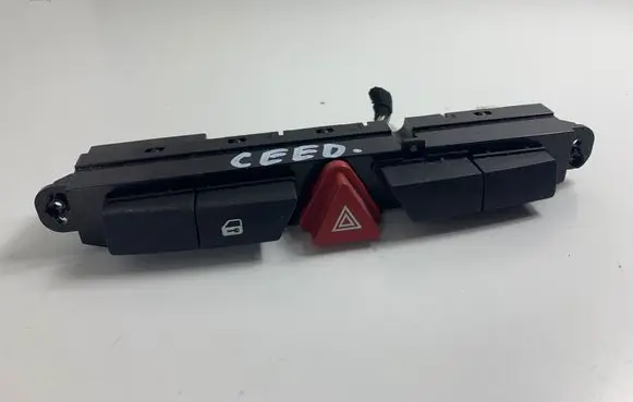 KIA Ceed Hazard light switch 937001H000