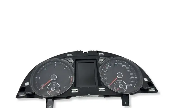 Volkswagen PASSAT B7 Speedometer (instrument cluster) 3AA920870J