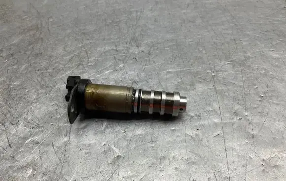 BMW 5 F10 F11 Camshaft vanos timing valve 8605123 13151880