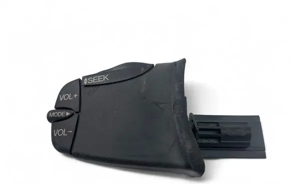 Ford Fusion Steering wheel buttons/switches 1346664