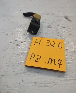 Mazda MPV II LW Electric window control switch 89745646