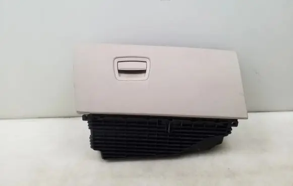 Glove box