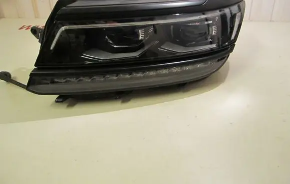 Volkswagen Tiguan Headlight/headlamp 5NN941081