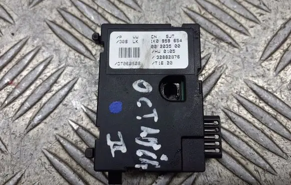 Skoda Octavia Mk2 (1Z) Steering angle sensor 1K0959654