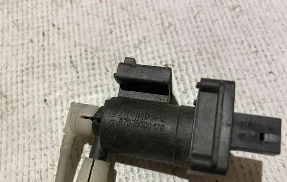 Mercedes-Benz C W204 Turbo solenoid valve a2038000178 2038000178