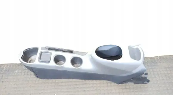 Nissan Juke I F15 Center console