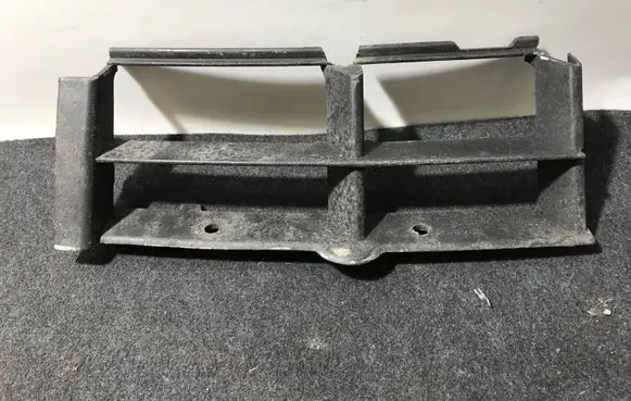 BMW 5 E39 Front bumper lower grill 8235673