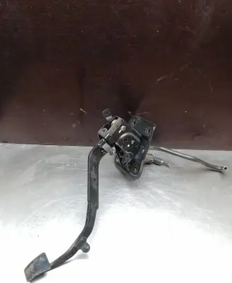 Mitsubishi Lancer X Clutch pedal 