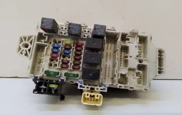 Mitsubishi Outlander Fuse module MR587873 309241028