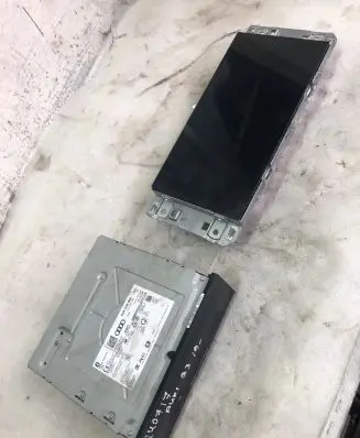 Audi Q3 F3 Radio/CD/DVD/GPS head unit 83a035840