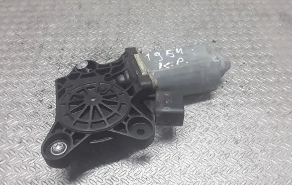 Mercedes-Benz S W220 Front door window regulator motor 0536004901