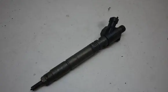 Volvo S60 Fuel injector 31303238
