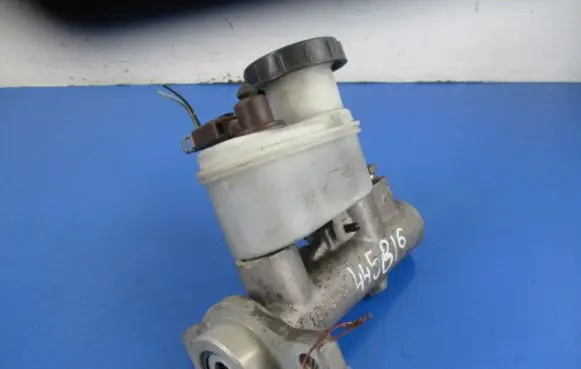 Nissan Primera Master brake cylinder 22157879