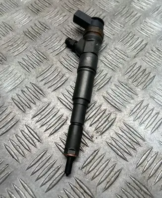 BMW 5 E60 E61 Fuel injector 7793836 0445110216