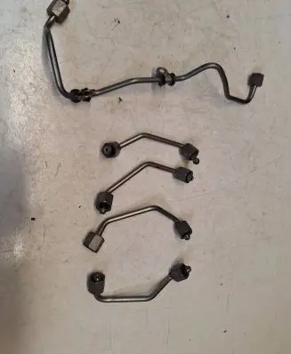 Fuel injector supply line/pipe