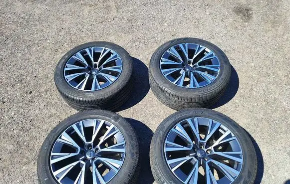 Volvo XC90 R20 alloy rim 32243456