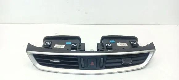 Nissan Qashqai Dash center air vent grill 687504EA0A