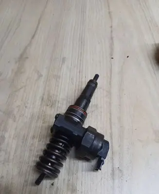 Volkswagen Sharan Fuel injector 038130073H