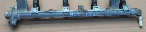 Ford Focus Fuel injector supply line/pipe 