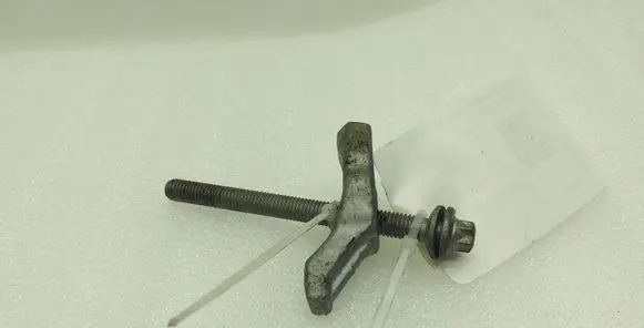 BMW X5 F15 Fuel Injector clamp holder 7797881