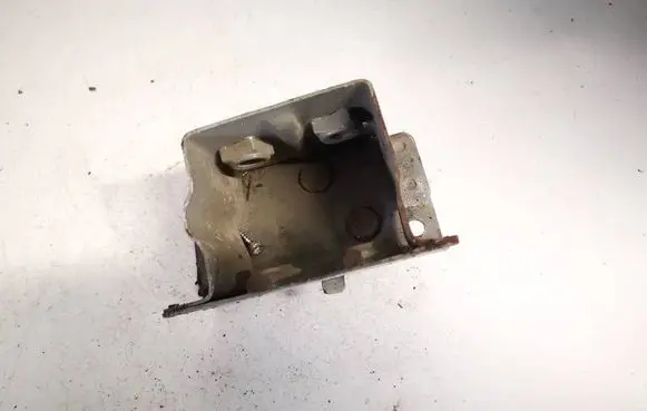 Nissan Primera Front bumper mounting bracket 62211au300