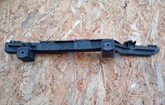 Rear bumper mounting bracket